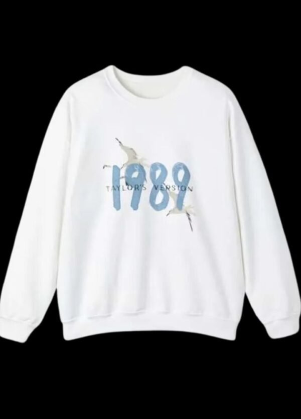 taylor-swift-white-sweatshirt.jpg