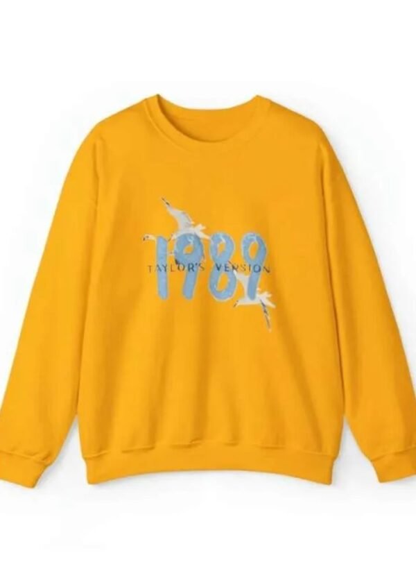 taylor-swift-yellow-sweatshirt.jpg