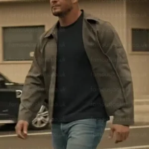 reacher-s2-jack-reacher-gray-jacket.webp