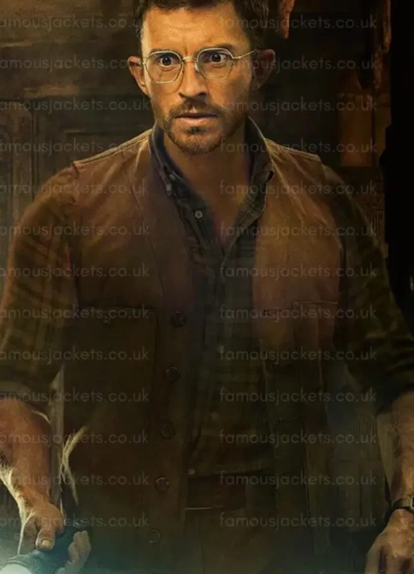 jurassic-world-jonathan-bailey-vest.webp