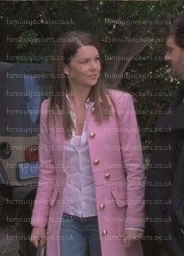 lorelai-gilmore-pink-coat.webp