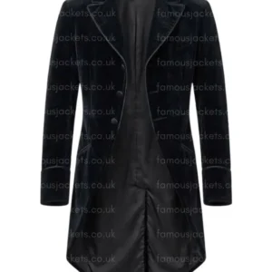 oscar-isaac-velvet-coat.webp